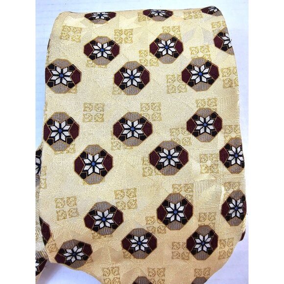 Bill Blass Black Label Tie 100% Silk Geometric Floral Pattern Yellow Burgundy - Picture 2 of 7